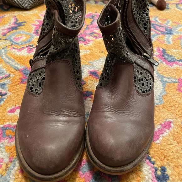 Musse and cloud lace booties - Picture 3 of 7